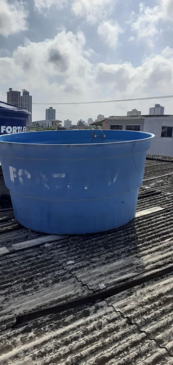 Vendo Caixa d'água 2000L valor 400,00