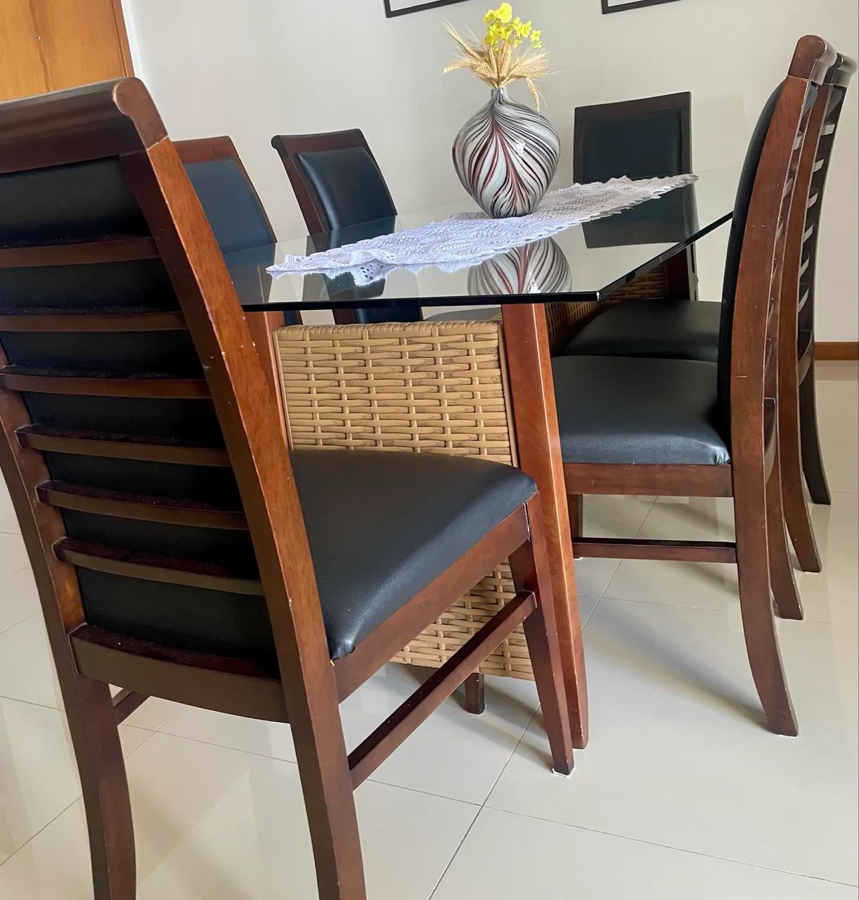 Conjunto de mesa e cadeiras em madeira  - Foto 4