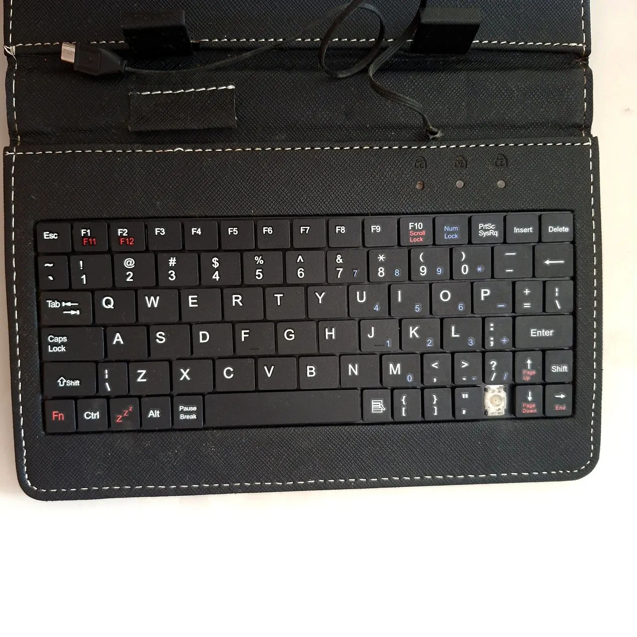 Capa com Teclado para Tablet Couro - Não testado, no estado - Foto 3