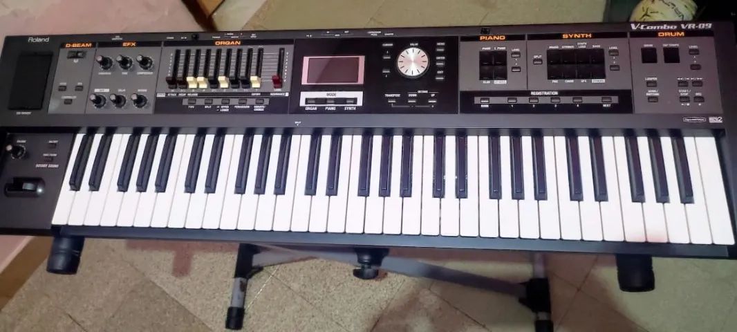 Vendo Teclado Roland VR-09 V-Comb