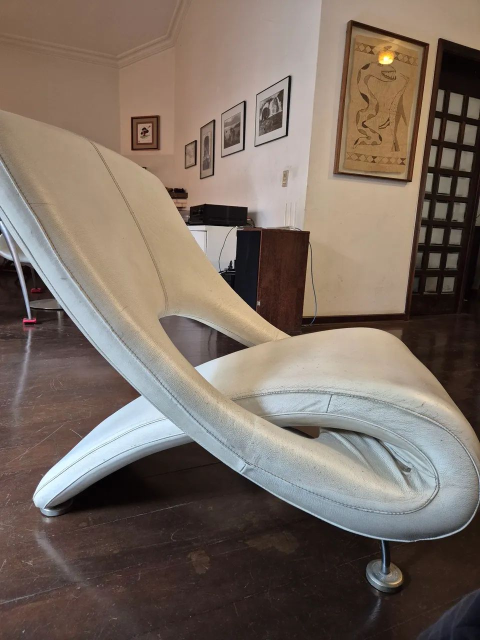 Poltrona Orgânica em Couro Legítimo com Pés em Alumínio Rebis - Foto 3