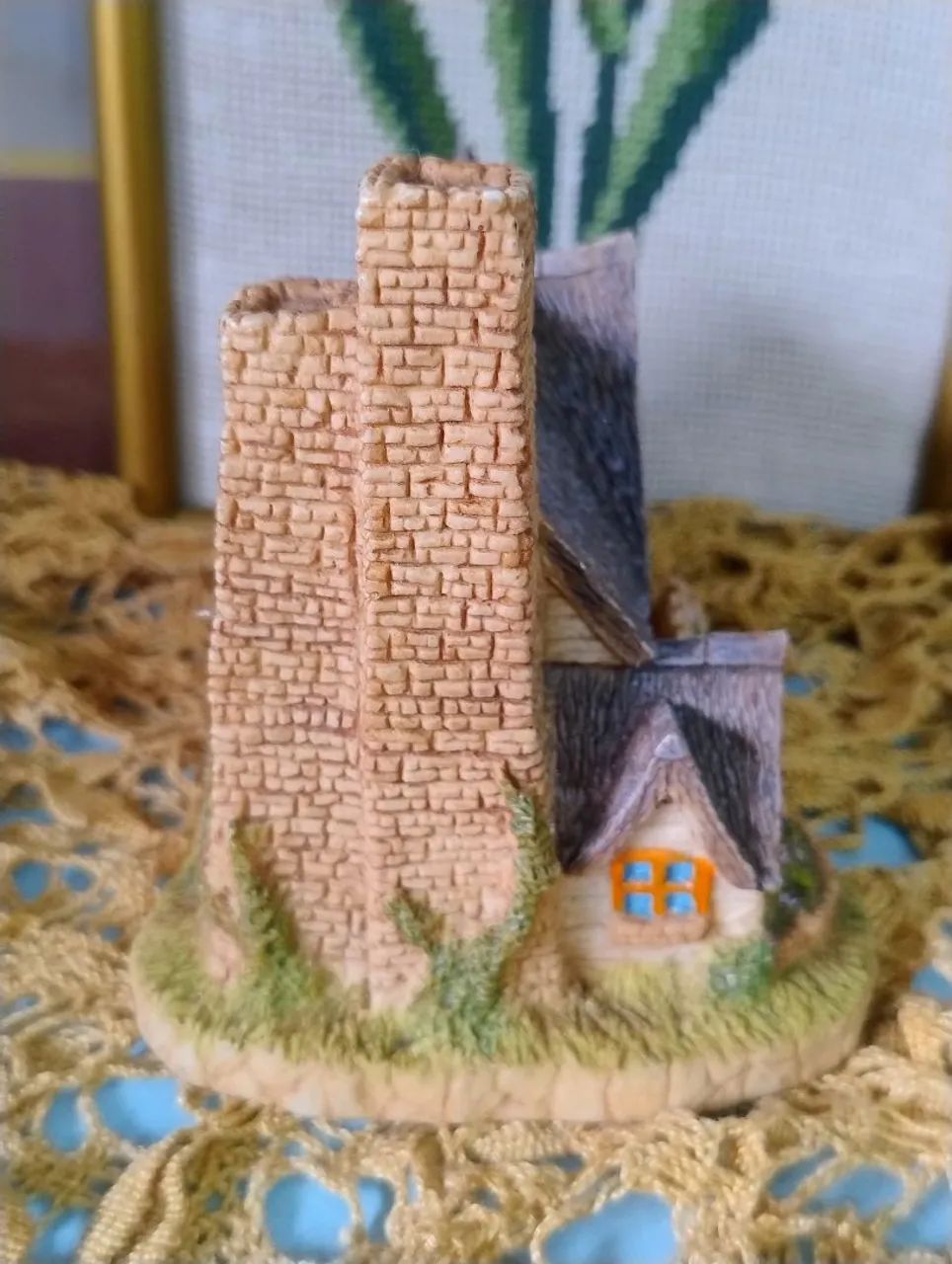 Cofrinho casinha de campo em resina antigo  - Foto 3