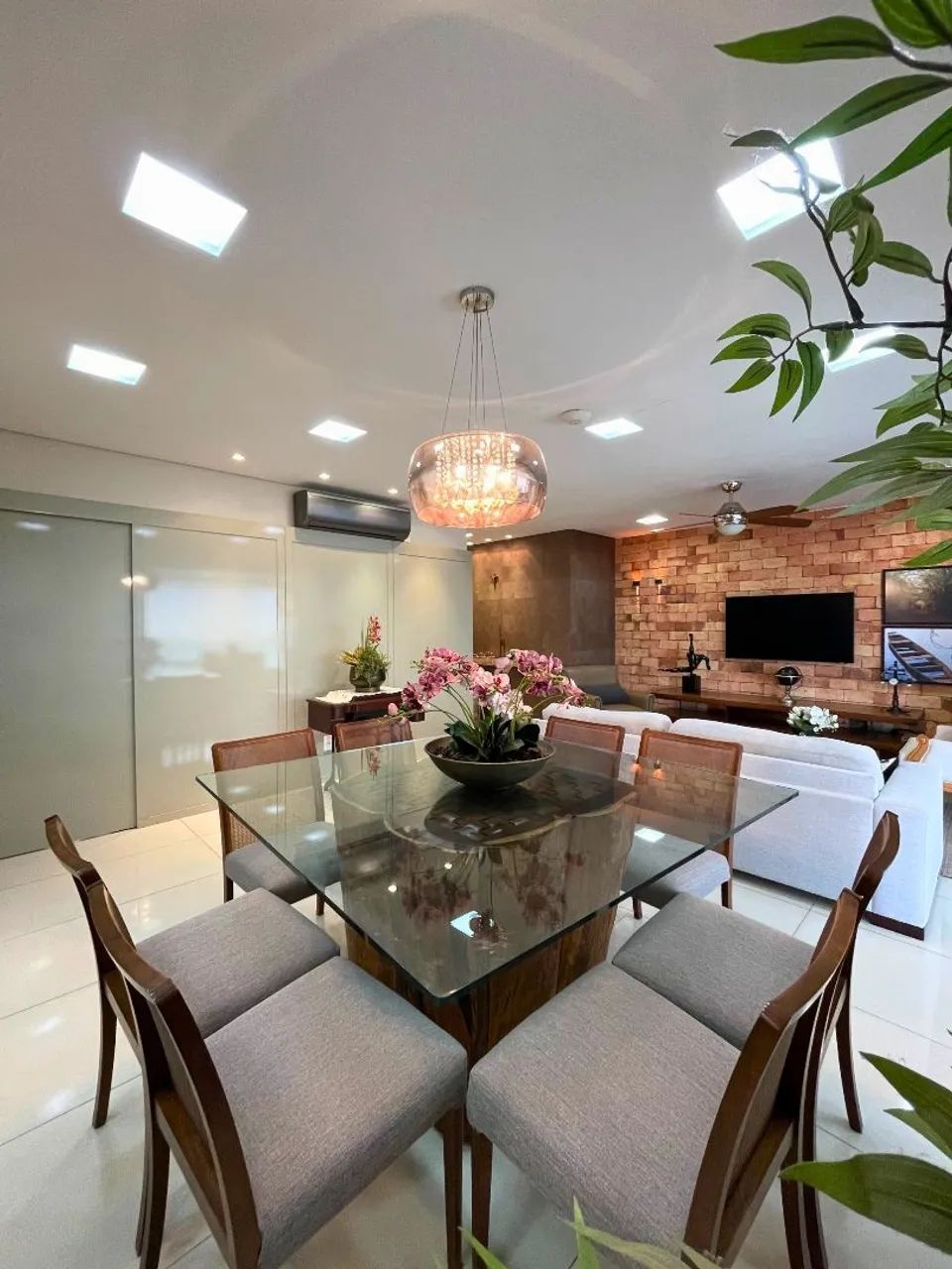 Vendo belíssimo apartamento com 3 suítes no Edifício Sofisticato em Cuiabá MT 