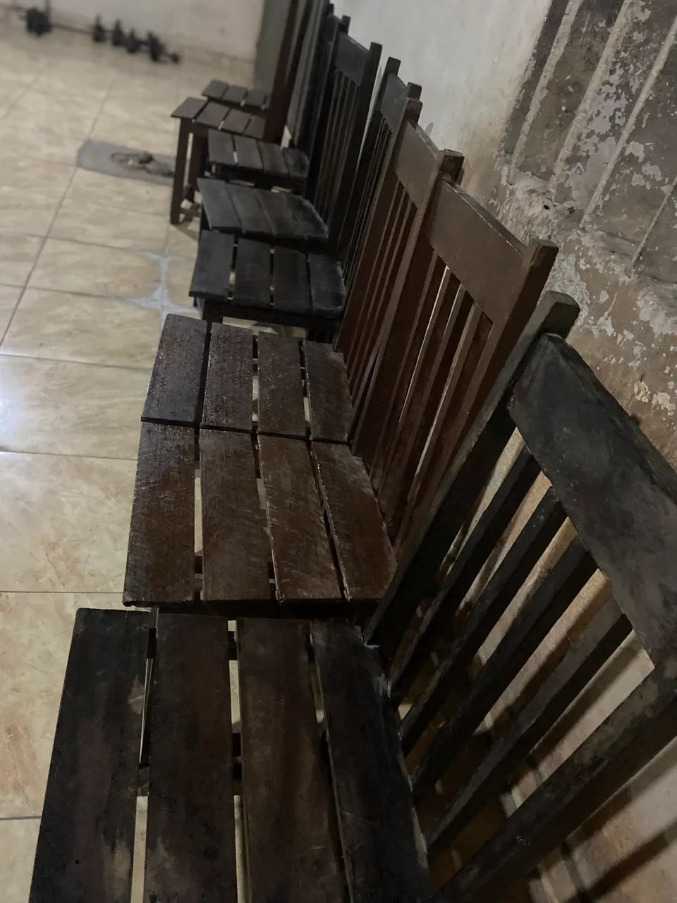 Linda mesa de madeira pura  - Foto 5
