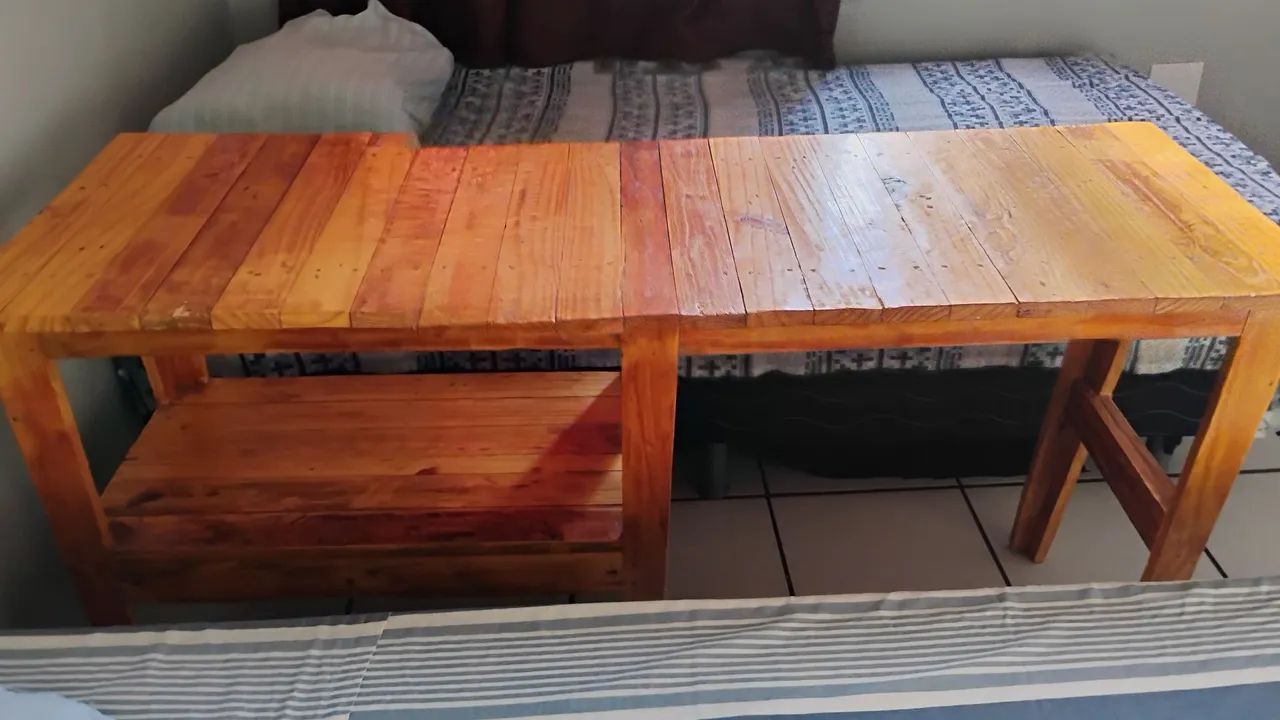 Escrivaninha/birô de estudos