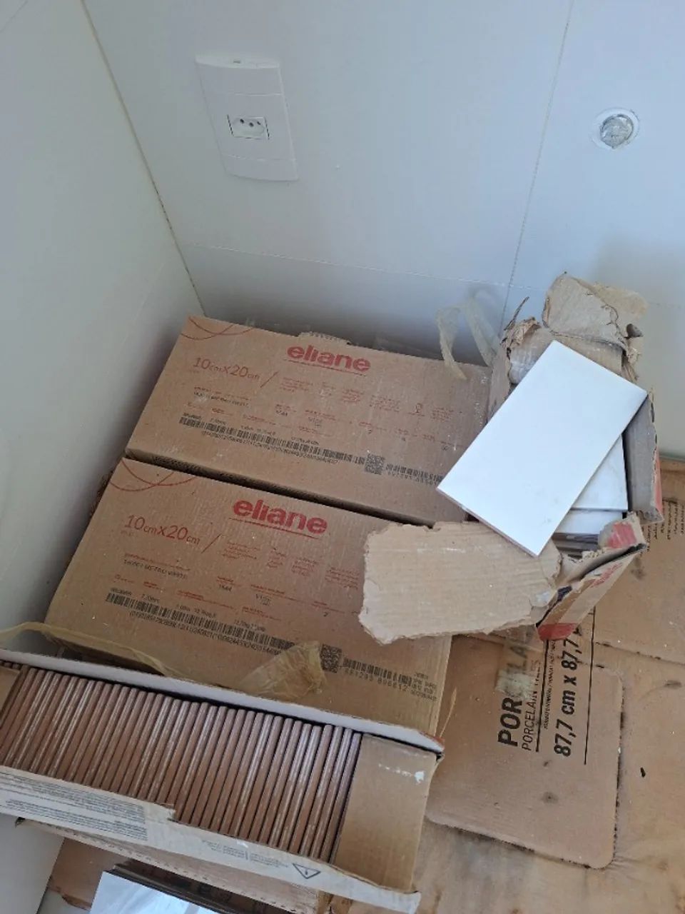 Revestimento de Parede Interno Relevo Brilhante 10x20cm Borda Arredondada Met