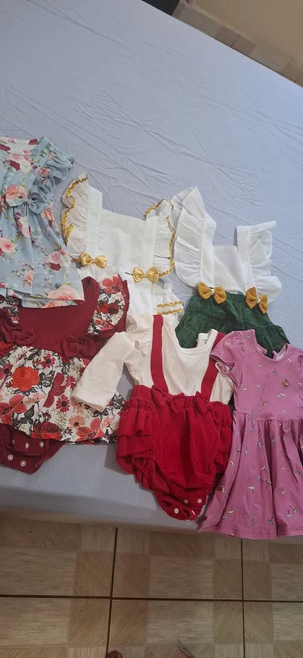 6 vestidos semi novos para bebê de 6 a 1 ano