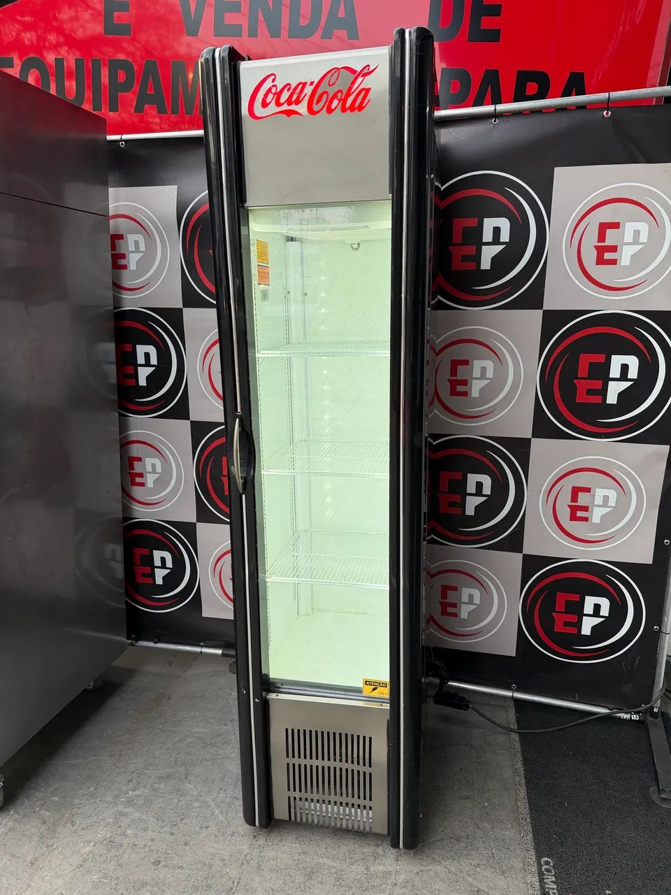 VENDO UMA GELADEIRA EXPOSITORA IMBERA SEMI NOVA