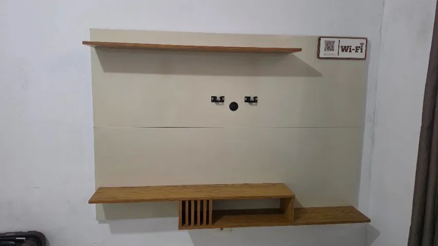 Painel para TV até 55" com nicho e 2 prateleiras