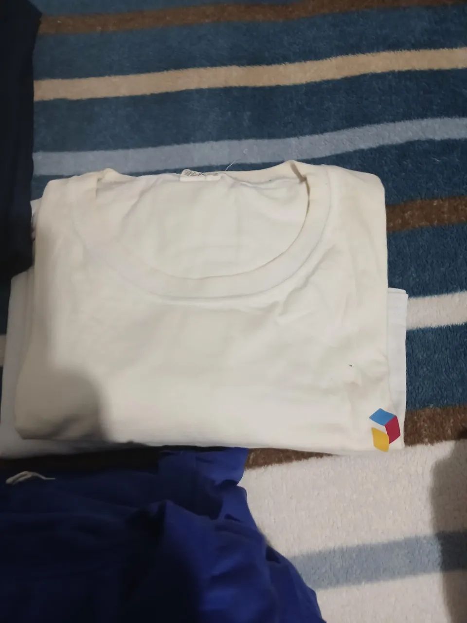 Camisetas e bermudas Poliedro  - Foto 3