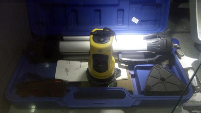 Promocao nivel laser com tripe