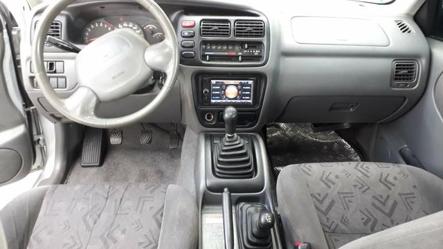 Vendo Tracker 4x4 manual com 4 pneus AT zerados
