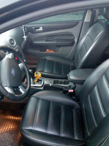 Ford Focus Sedan Ghia- Excelente carro de luxo
