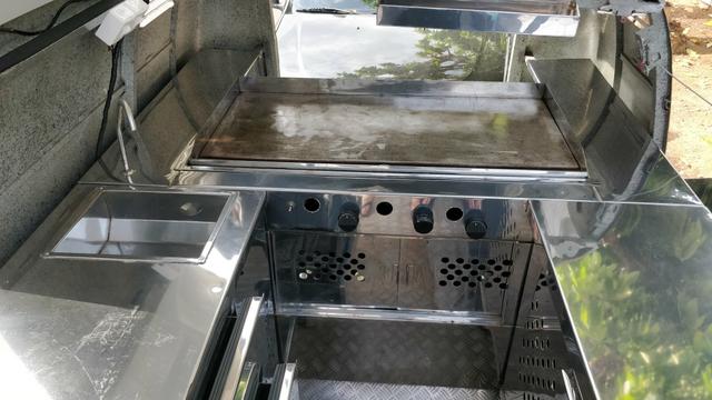 Kombi Foodtruck com freezer e chapeira pronta para negócio!! - Foto 5