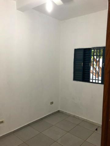 Alugo casa com ótima localização - Foto 9