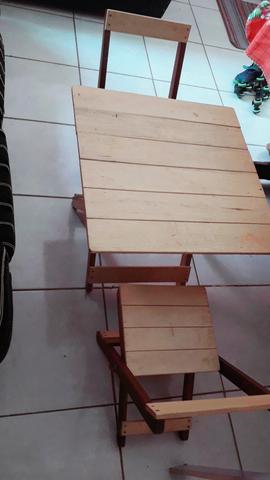 Vendo 1 mesa 2 cadeiras