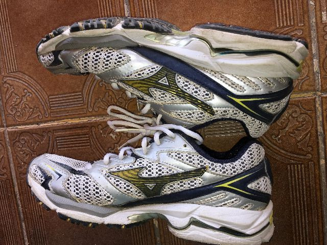 mizuno wave ultima 2