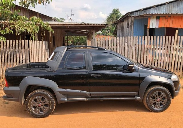 STRADA ADVENTURE CAB. DUPLA 2012 1.8