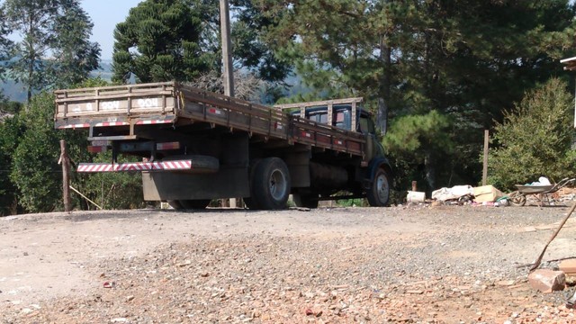 VENDO CAMINHÃO