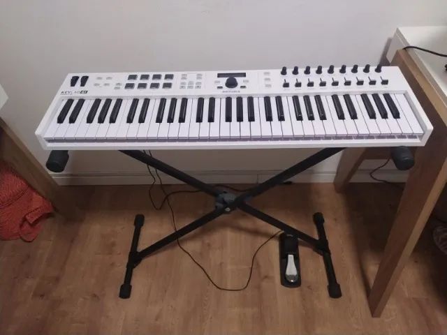 Controlador Midi Arturia Keylab Essential 61