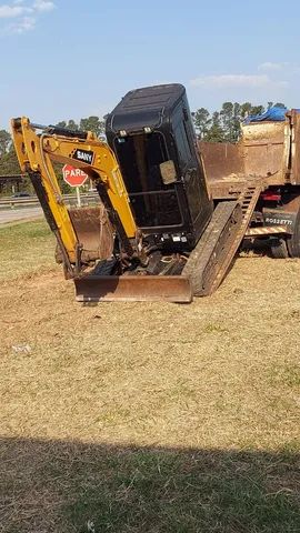 Faço terraplanagem WhatsApp *