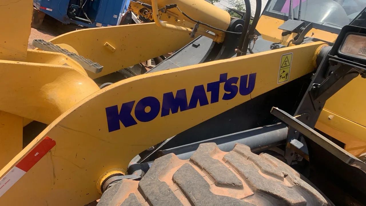 Komatsu WA200-5 - Ano 2013  - Foto 6