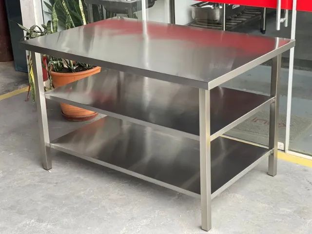 Mesa em inox, modelo com 2 prateleiras lisas - modelo novo totalmente soldado - Foto 3