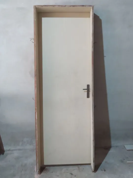 PORTAS MADEIRA BATENTE .14 CM.