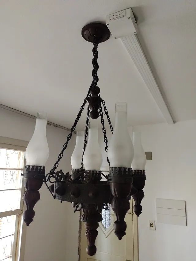 Lustre com cinco lâmpadas 