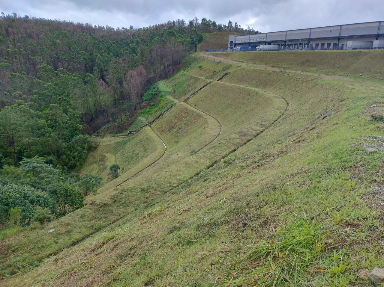Estamos contratando jardineiro e ajudante Ótimo salário, cesta básica e ajuda de custo