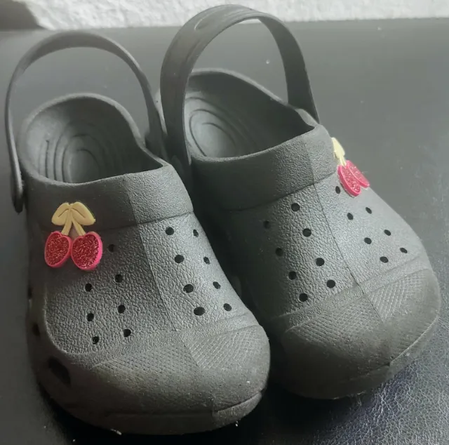 Tênis sapato crocs infantil cereja tamanho 25 preto preço de desapego pronta entrega mine