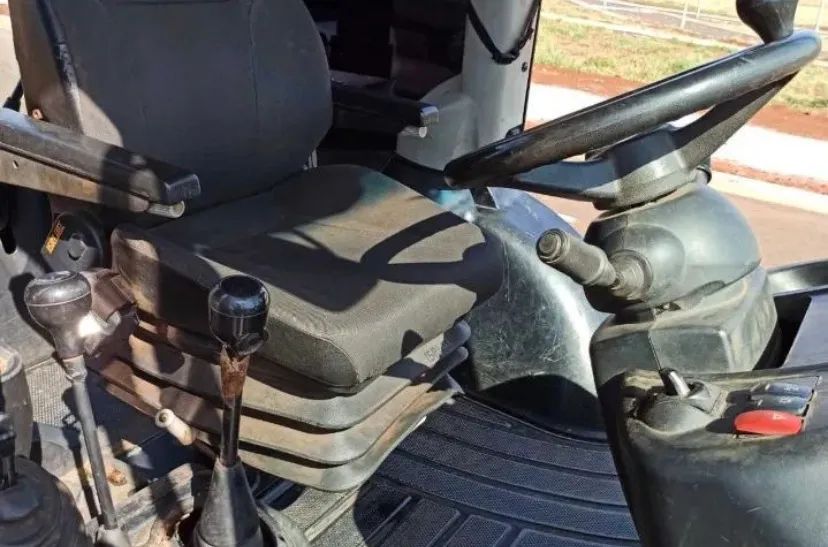 Retroescavadeira JCB 2015 - Foto 6