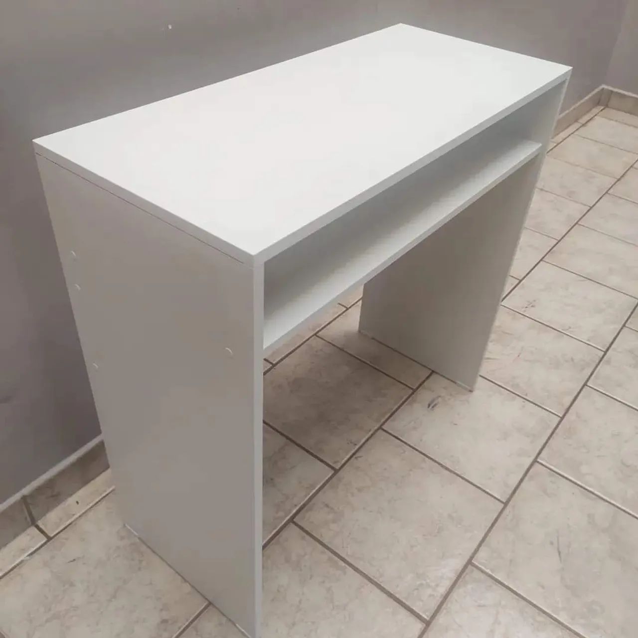 Escrivaninha nova em MDF branco 80x35cm  - Foto 2
