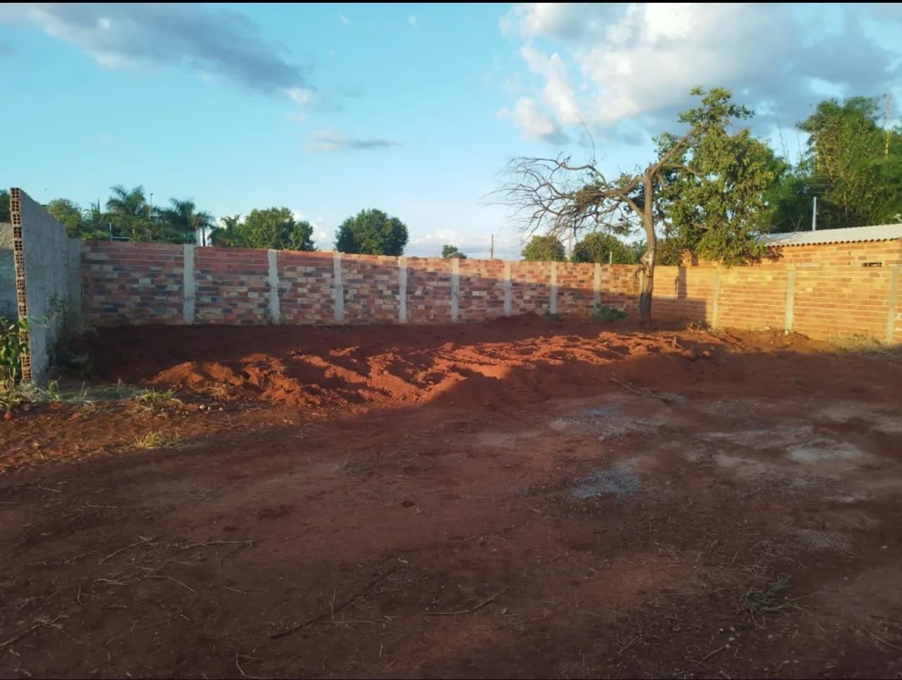 Terreno plano com muro ótima localização.