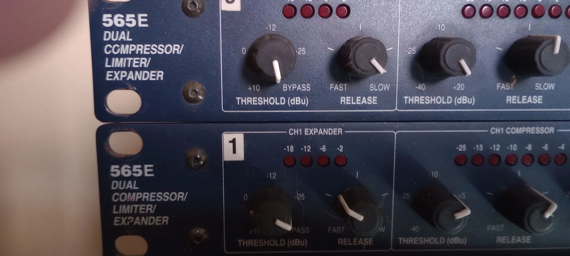 Som , aparelho Symetrix 565 E duas unidades  - Foto 3