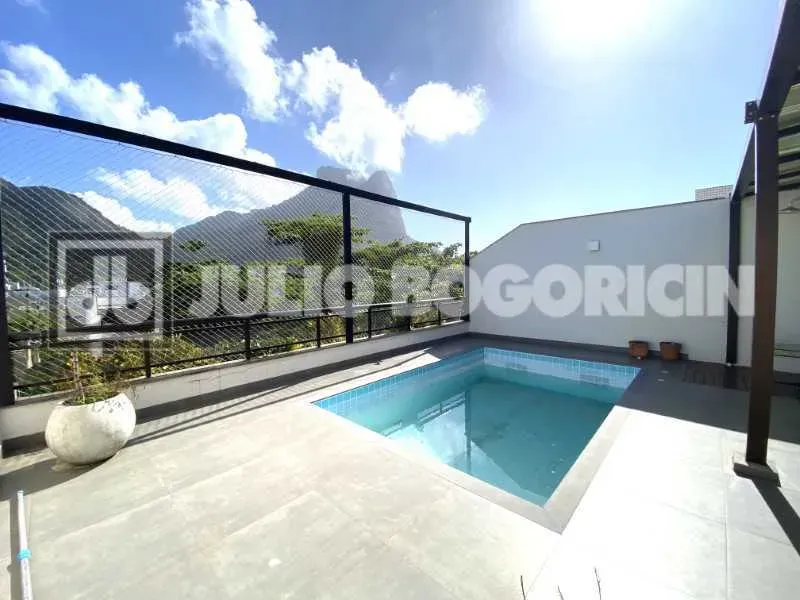 Barra da Tijuca- Jardim Oceânico -Cobertura -3 suítes-3 vagas-Mobiliada.