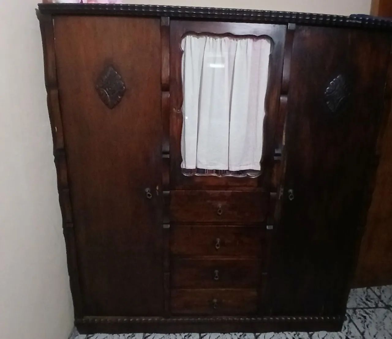 Vendo guarda roupa madeira antiga 