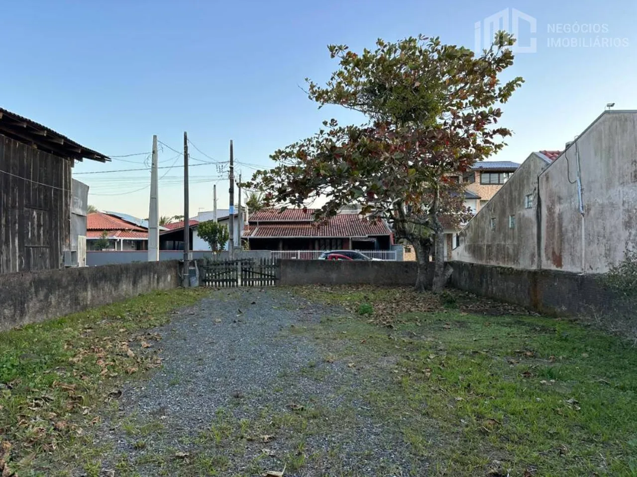 Terreno com 372,00m² (12,00x31,00) - 300m do mar l Salinas - BBS/SC
