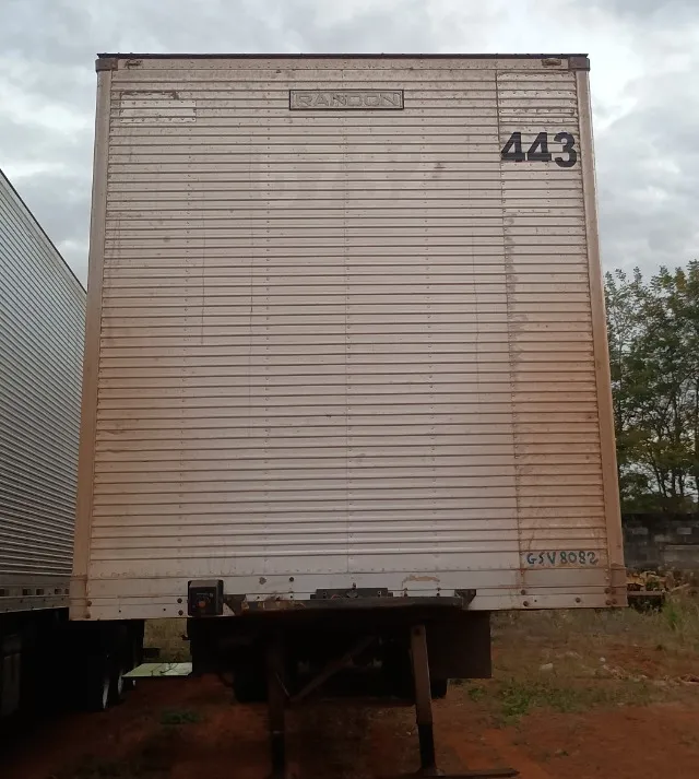Carreta baú 