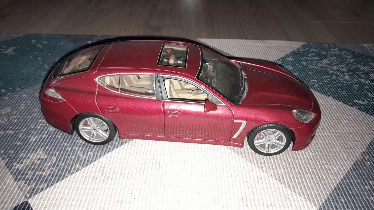 Miniaturas 1/18 Maisto - Modelo de Carro em Escala - Foto 3