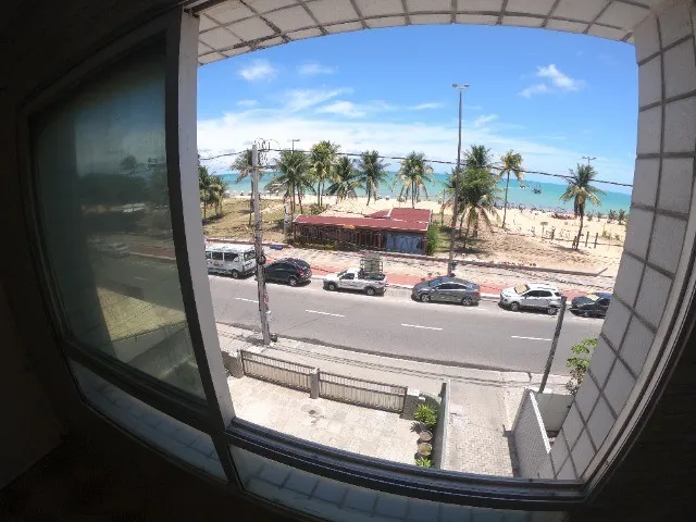 Apto para locação beira mar de Tambau, com 2 quartos, 2 wcs, sala com janelão vista mar, c