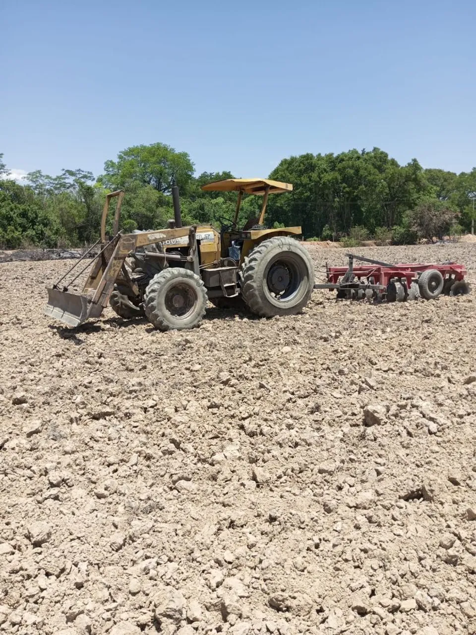 Trator Agrícola Completo para Trabalho
