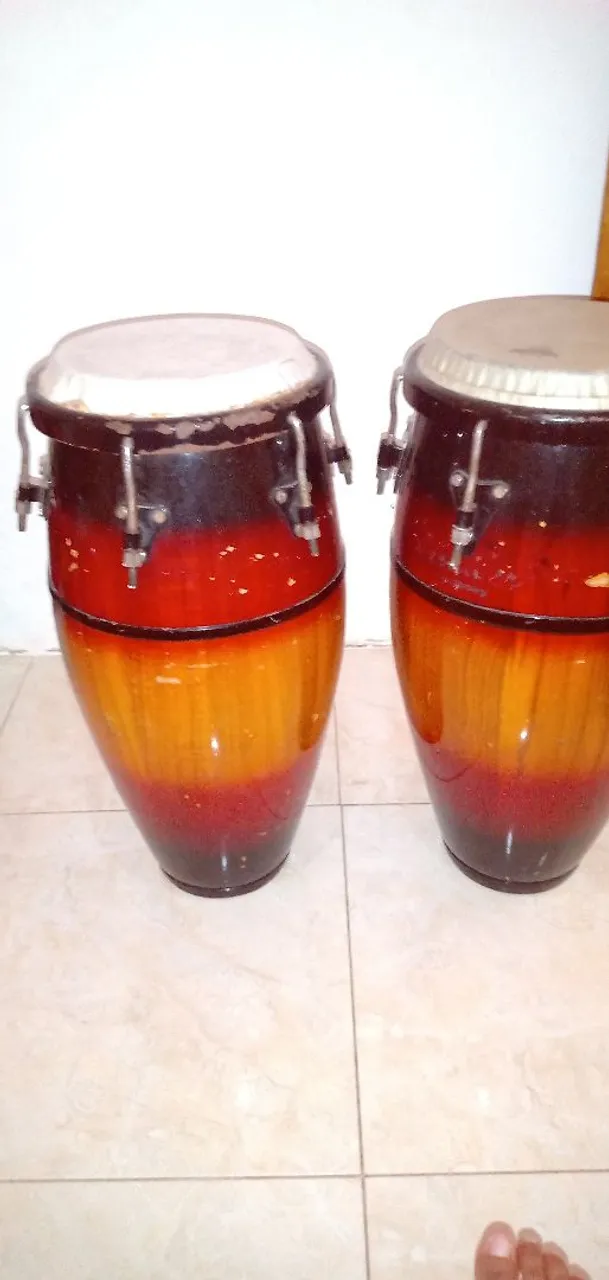 2 Congas em ótimo estado!