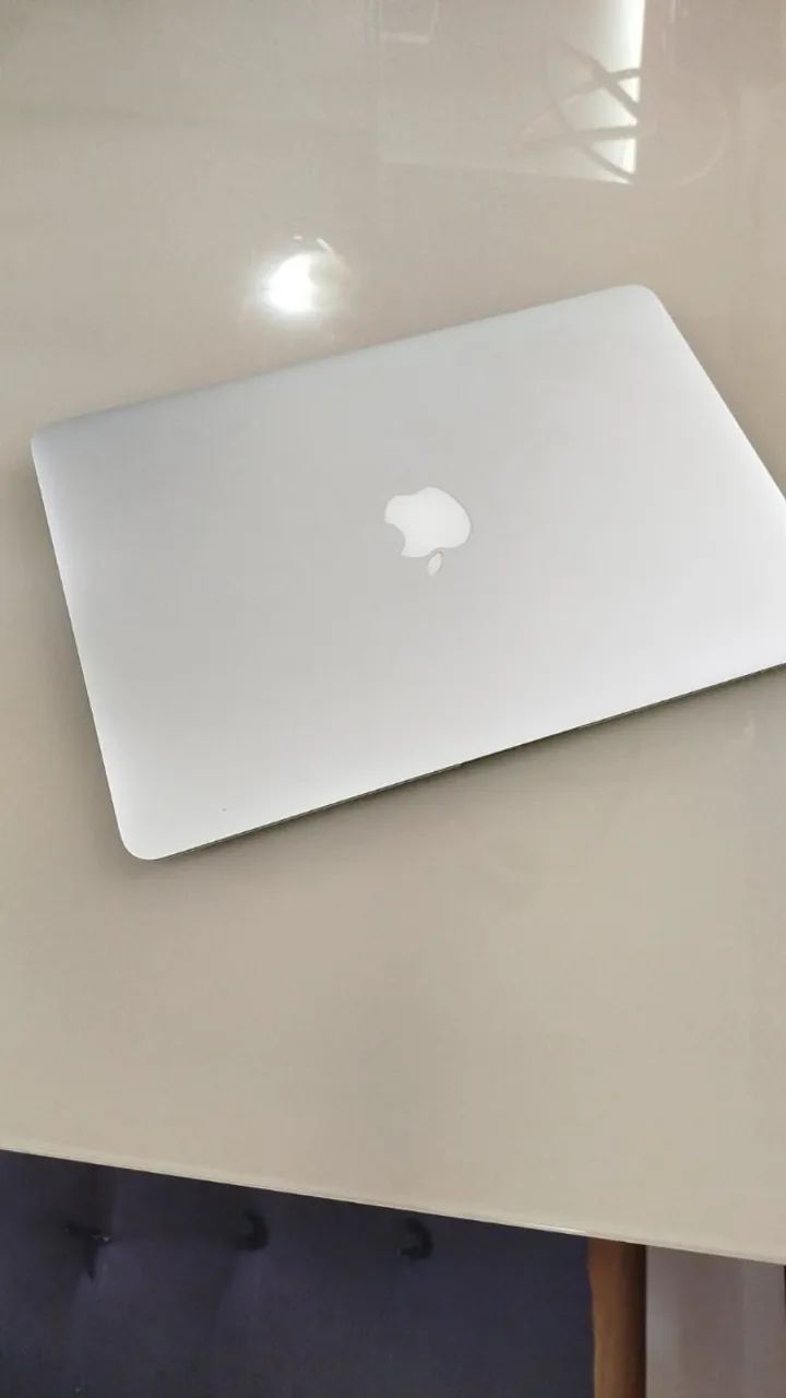 Macbook Air 2017 256SSD 8gb RAM-