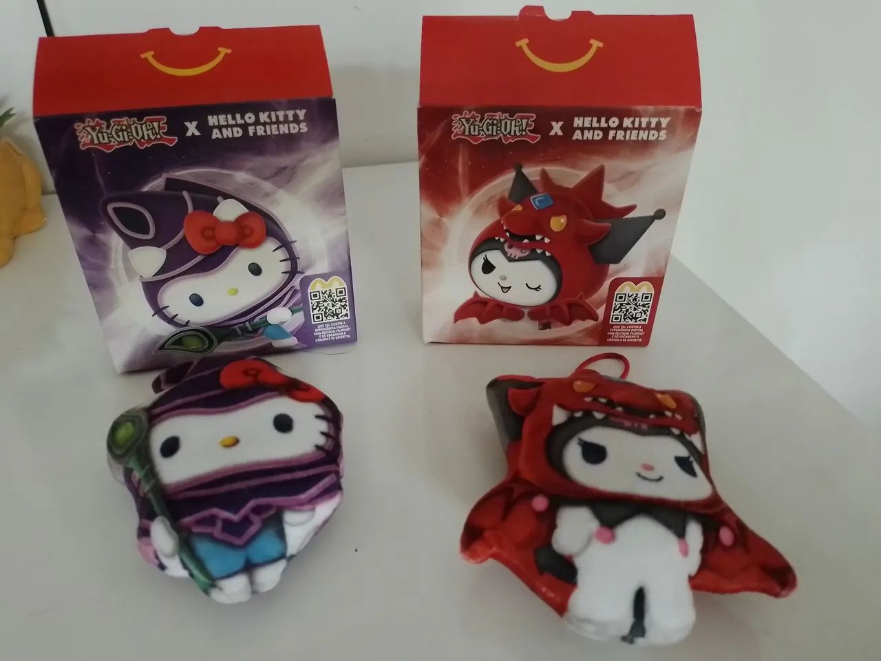 Dupla Bonecos Hello Kitty Yu-Gi-Oh! - NOVAS