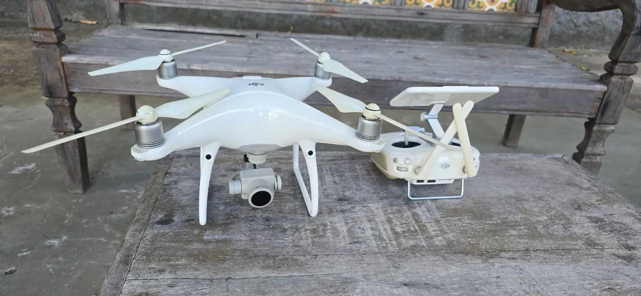 DJI PHANTOM 4 PRO +
