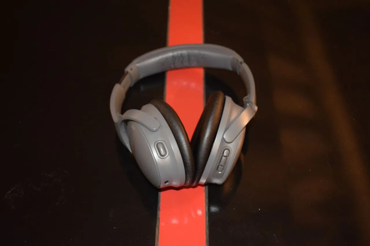 Bose Quiet Comfort 45 - Original with box

160064308567661315121