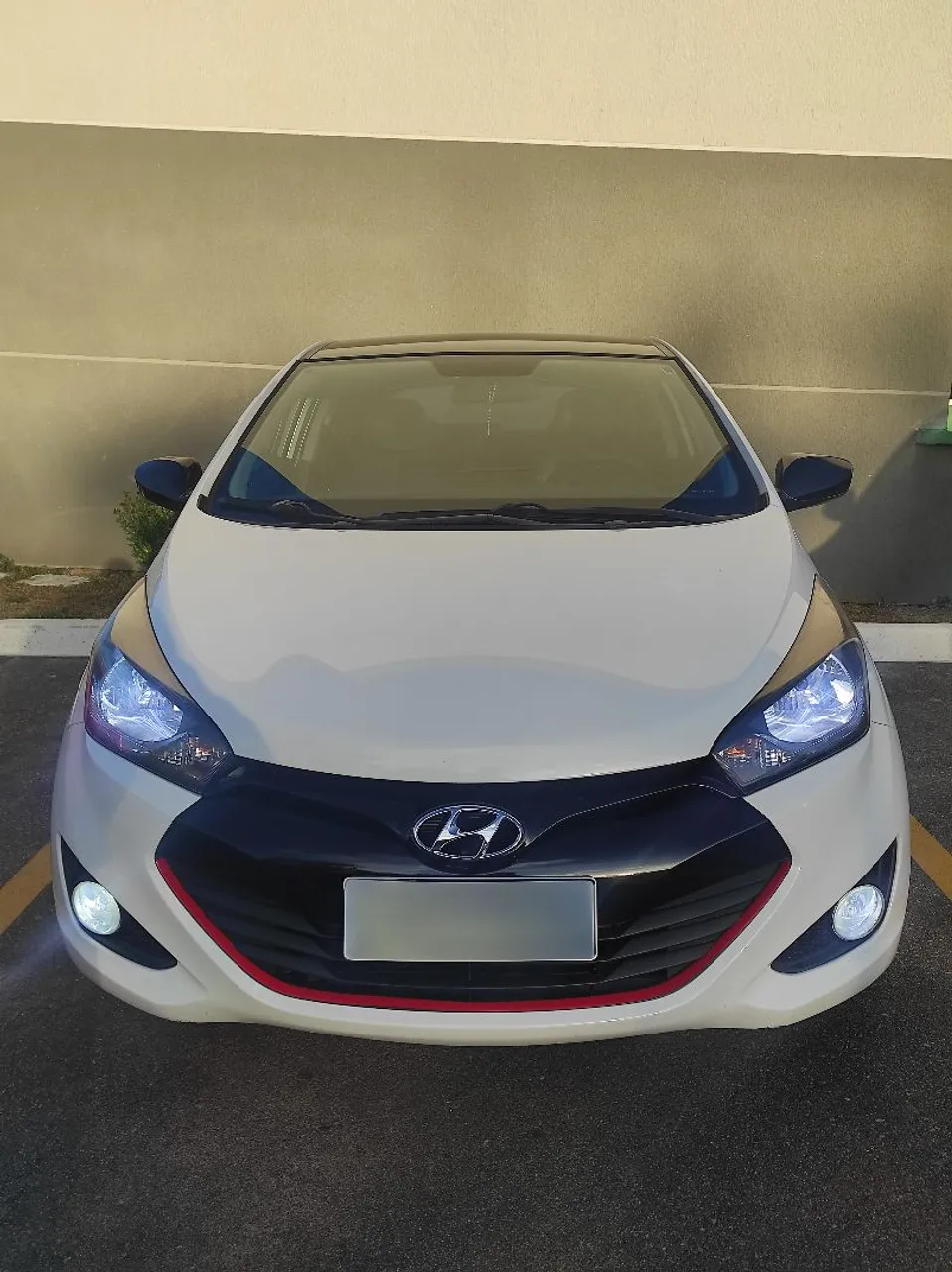 HB20 Comfort Plus 1.0 2015 - Completo e personalizado