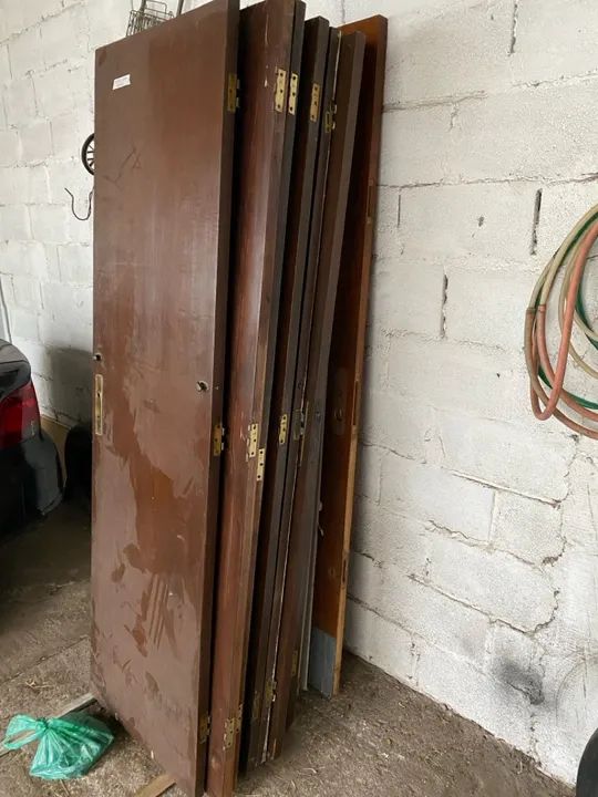 Porta de apartamento madeira muito boa