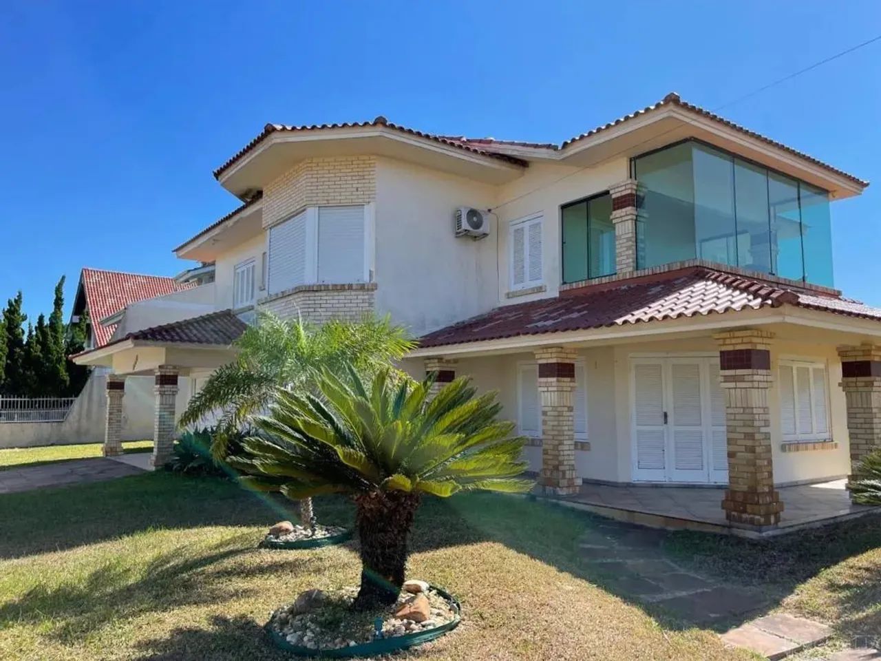 Casa Ampla a 3 quadras do mar em 3 terrenos à venda em Tramandaí, Zona Nova - 344m² REF: 4